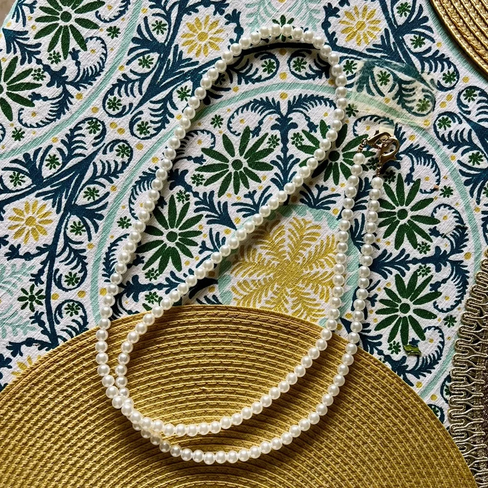 Pearl Chain Phone Holder